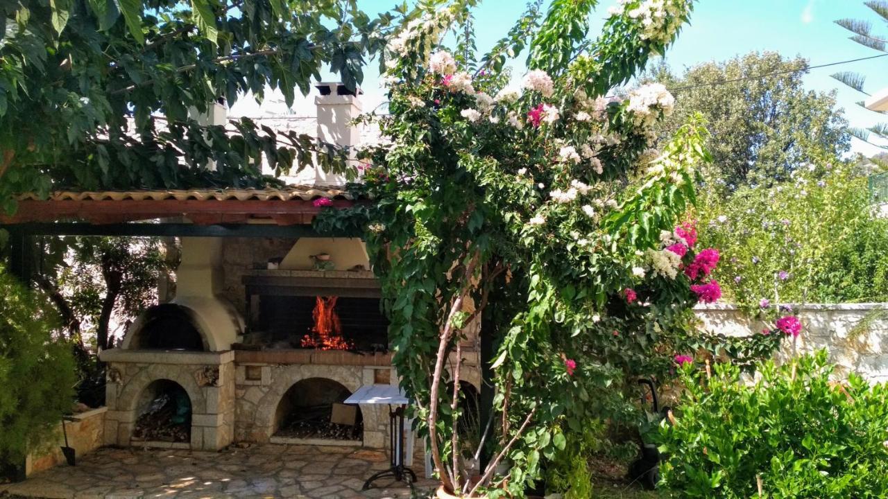 Villa Vera Sívota エクステリア 写真